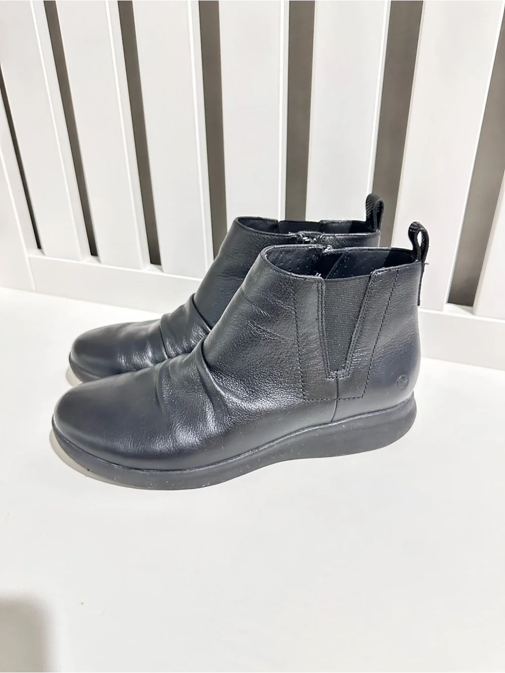 Clarks Unstructured Black Leather Side Zip Ruched Ankle Boots Booties Size 9
